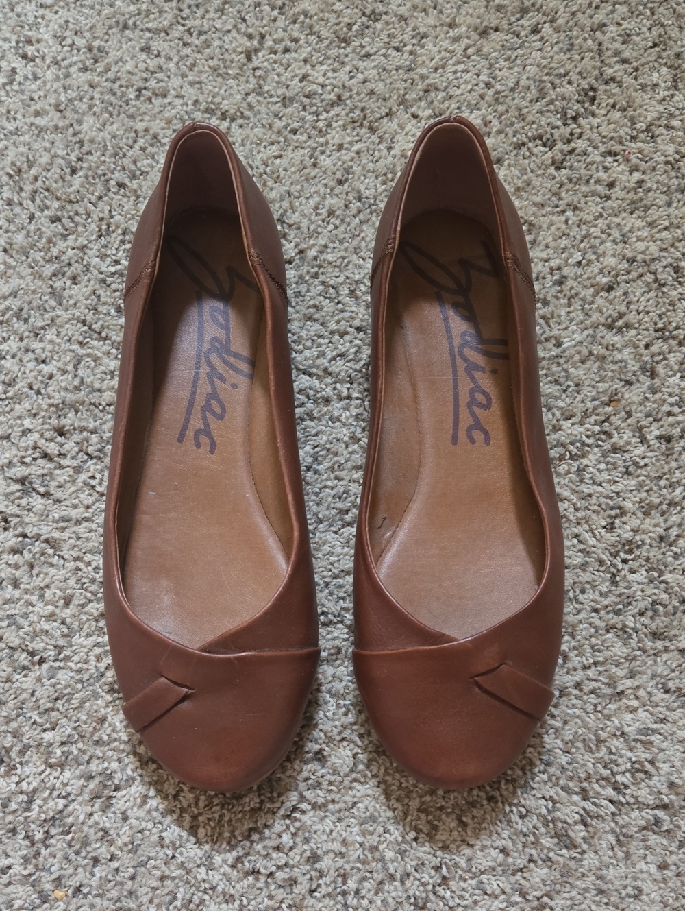 Zodiac Women's Cognac Leather Ballet Flats with Knot Accent- Used
